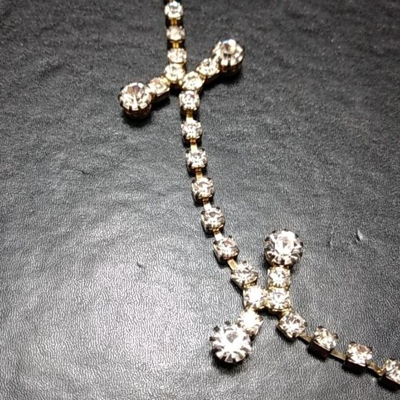 Long silver tone rhinestone necklace - Picture 3 of 8